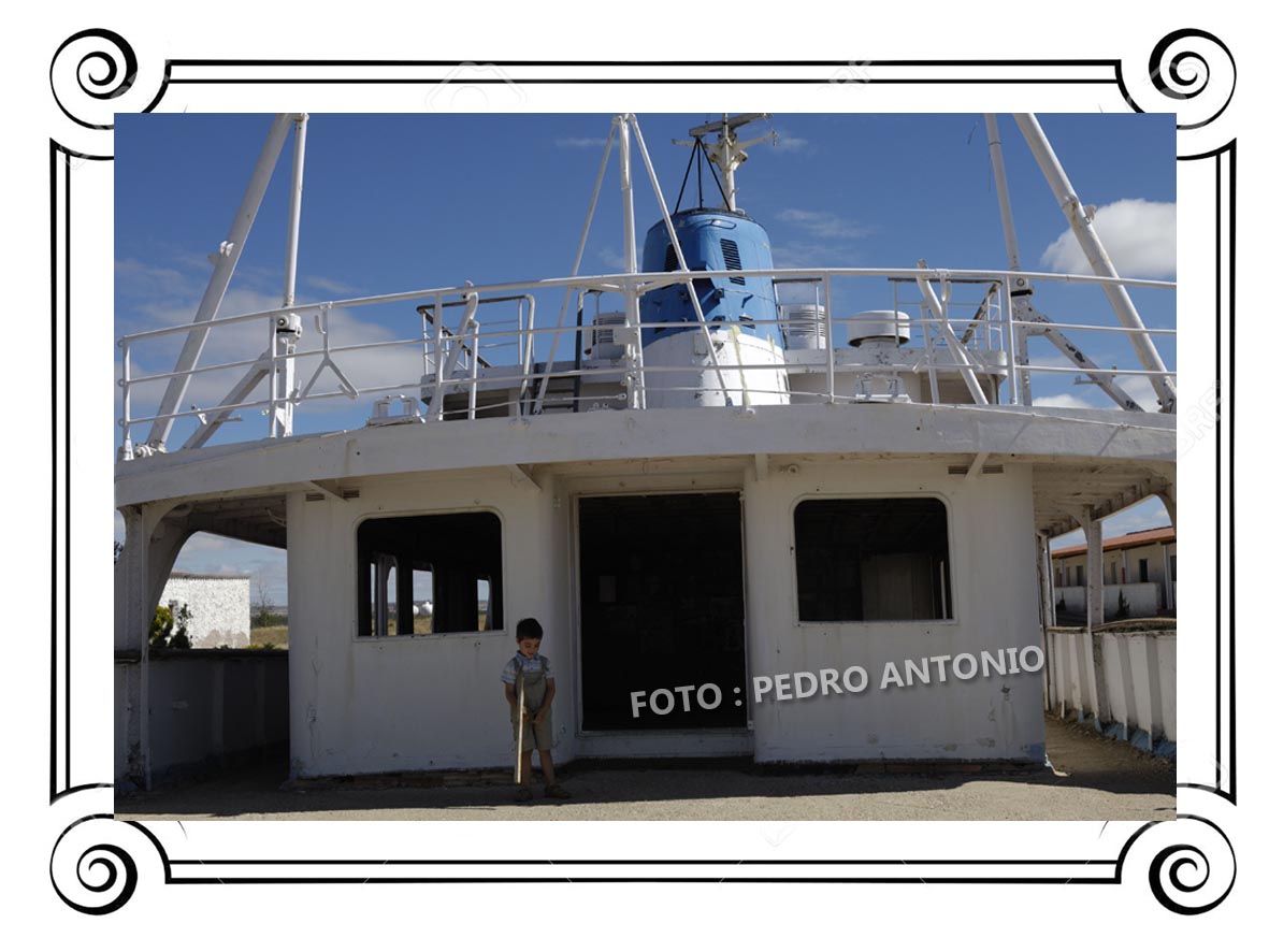 BARCO EL AZOR EN COGOLLOS